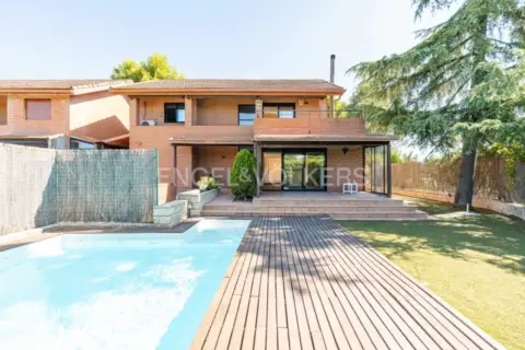 Casa adosada en calle Prado del Rey