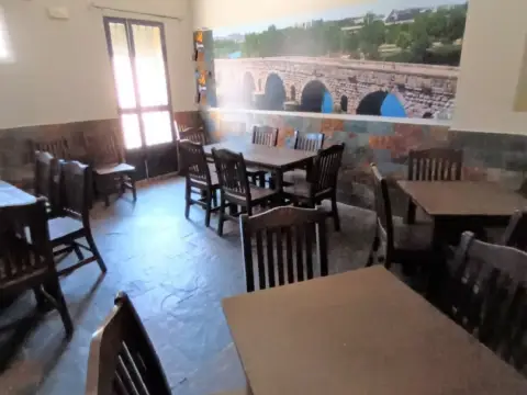 Local comercial en Los Milagros-La Corchera