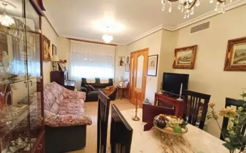 Casa adosada en Barrio Peral-San Félix