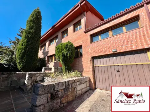 Casa adosada en calle de Daniel Jiménez, 5