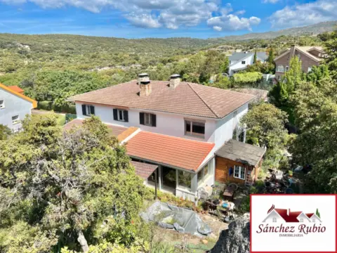 Casa pareada en calle del Zarrazín, 7