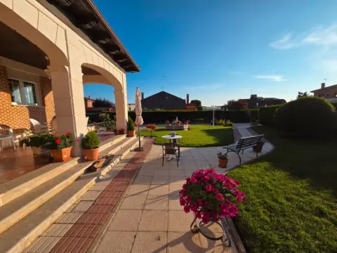 Chalet en Plaza de San Francisco, 3