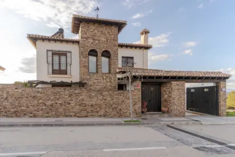 Casa en calle Charinas