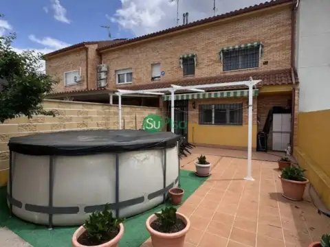 Casa adosada en calle de Terenci Moix, 15