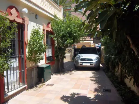 Casa adosada en Avenida del Cerro Falón