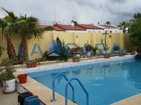 Chalet en Villamanrique de la Condesa