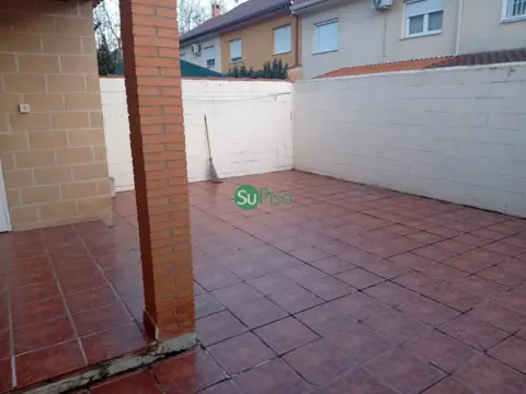 Casa adosada en Plaza de Manuel de Vega, 3