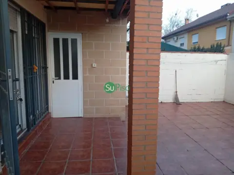 Casa adosada en Plaza de Manuel de Vega, 3