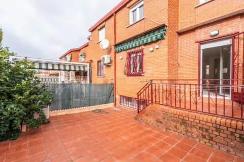 Casa adosada en calle de las Acacias