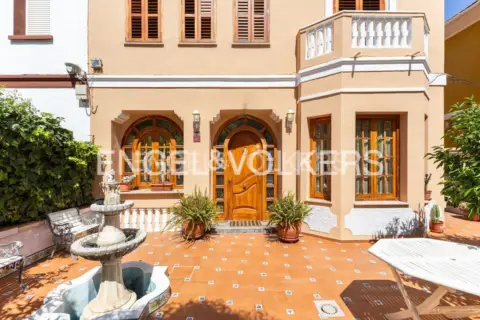 Casa adosada en calle de Gabriel y Galán