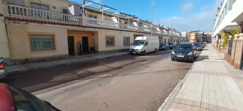 Casa adosada en calle de la Jacaranda