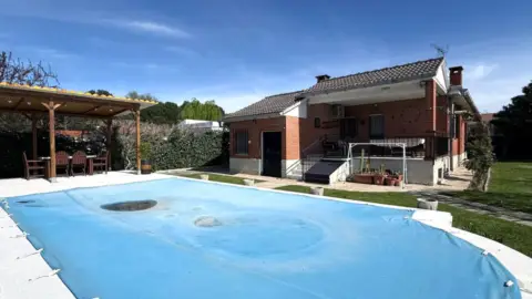 Chalet en Urbanización de Valcarrillo, 40