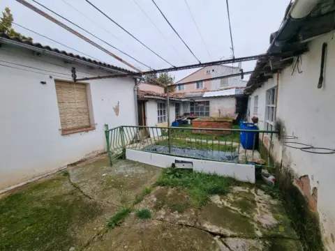 Casa adosada en calle Río Oca