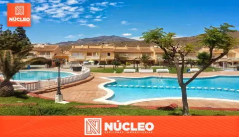 Casa adosada en Carrer de l'Oriolà, 2