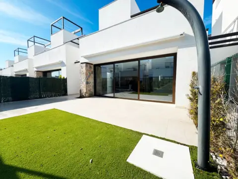 Casa adosada en calle Avenida José Díaz García