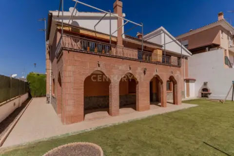 Casa en calle de los Pinos, 74