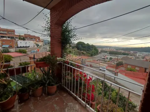 Casa adosada en Carrer de la Corunya, 81