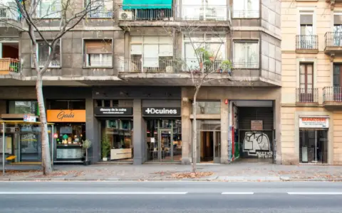 Local comercial en Carrer del Rosselló