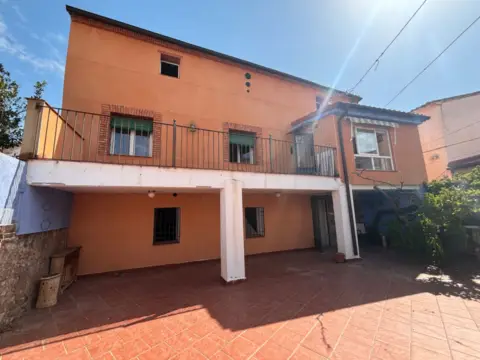 Chalet en La Almunia de Doña Godina