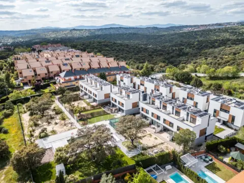 Casa adosada en calle de la Rosa de Lima, 9