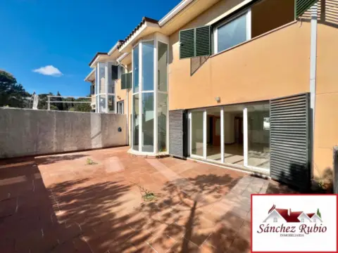 Casa pareada en calle de Emilia Pardo Bazán, 7