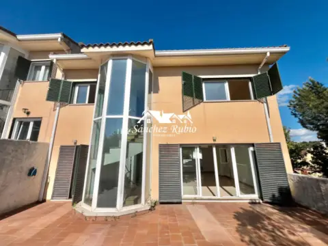 Casa pareada en calle de Emilia Pardo Bazán, 7