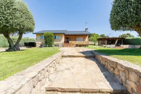 Casa en Navalquejigo-Los Arroyos