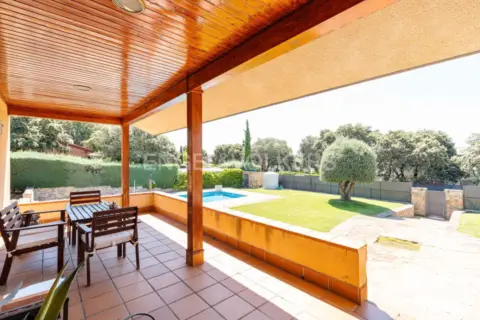 Casa en Navalquejigo-Los Arroyos