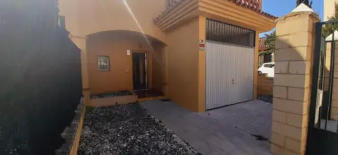 Casa adosada en calle Vientos del Sur