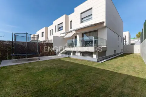Casa adosada en calle Reyes Católicos