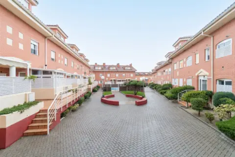 Casa adosada en Avenida de Villanueva de la Cañada
