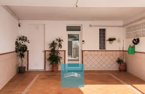 Casa adosada en calle Isidro Pinedo