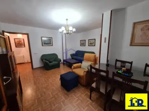 Piso en Avenida de los Reyes Católicos