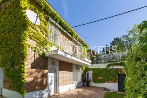 Casa adosada en Apóstol Santiago