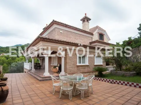 Casa en Montornés-Las Palmas-El Refugio