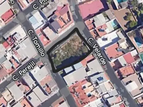 Terreno en calle de la Velarde