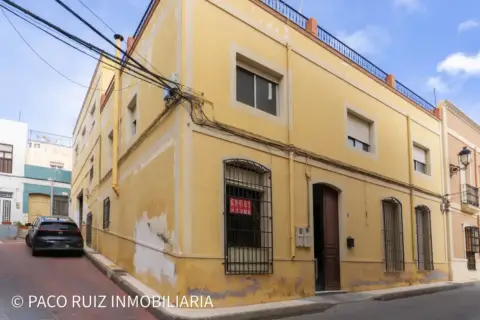 Edificio en calle García Roca, 6