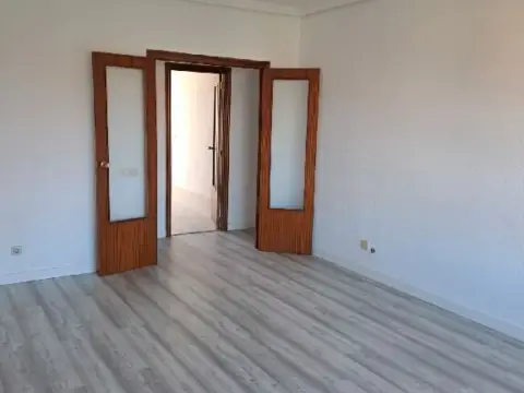 Piso en calle de la Constitución