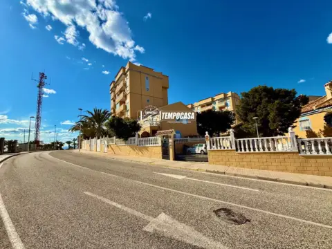 Casa adosada en calle Islas Canarias