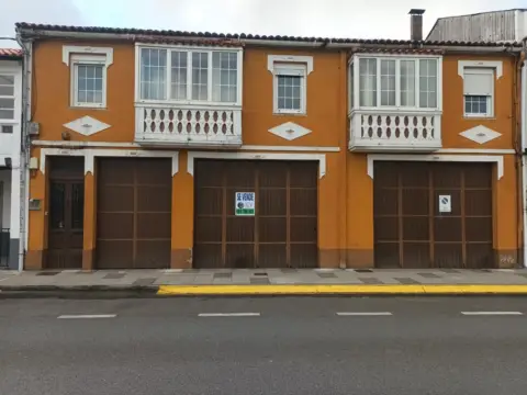 Casa pareada en Avenida Principal, 108
