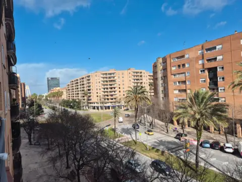 Piso en Avenida de Sinforiano Madroñero