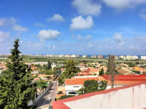 Chalet en Urbanización de la Carabela