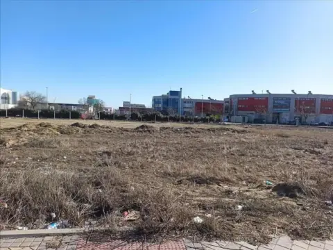 Terreno en calle de Piñuécar, 12