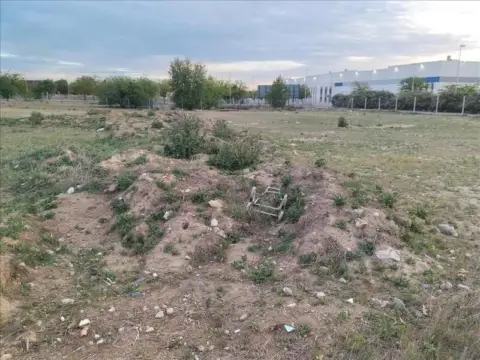 Terreno en calle de Piñuécar, 12