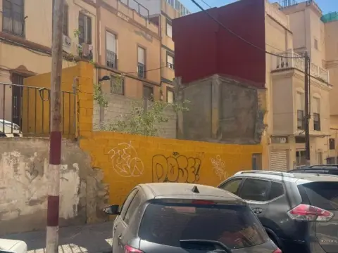 Terreno en calle de Castelar, 70