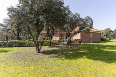 Casa en La Raya del Palancar-Guadamonte