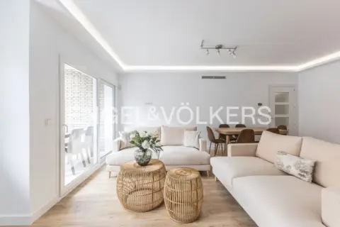 Piso en calle de la Reina Mercedes