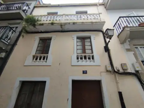 Casa adosada en Viveiro (Casco Urbano)