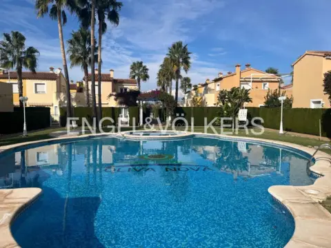 Casa adosada en Oliva Nova