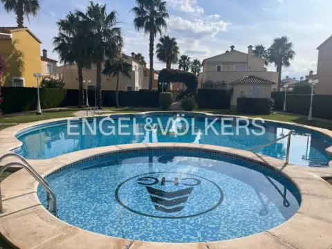 Casa adosada en Oliva Nova